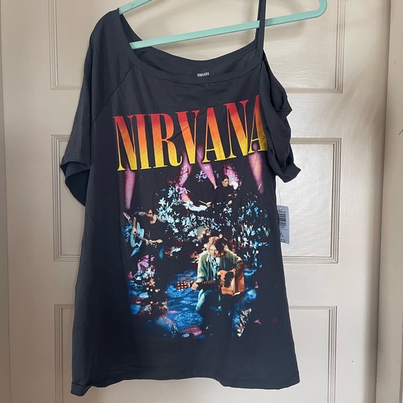 torrid Tops - Nirvana off shoulder top